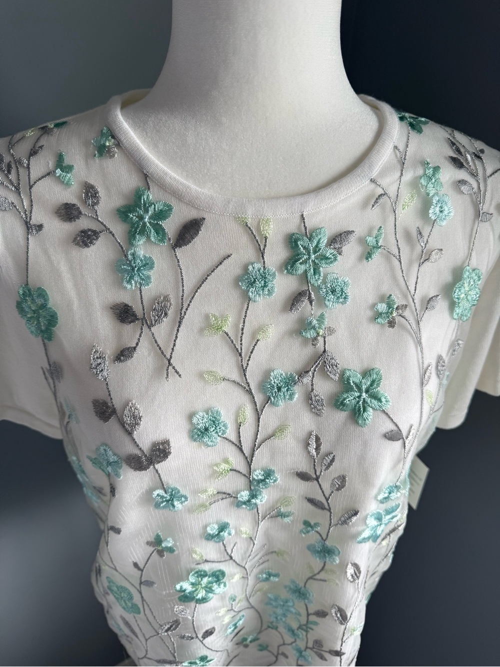 Alfred Dunner Ivory White Short-Sleeve Top Mint Floral Embroidery Sweater Shirt